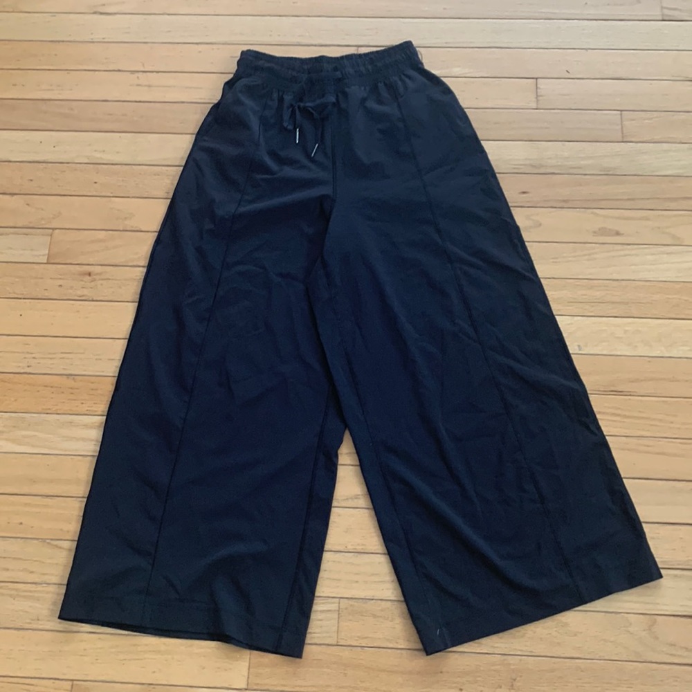 Lululemon high waisted cropped pants